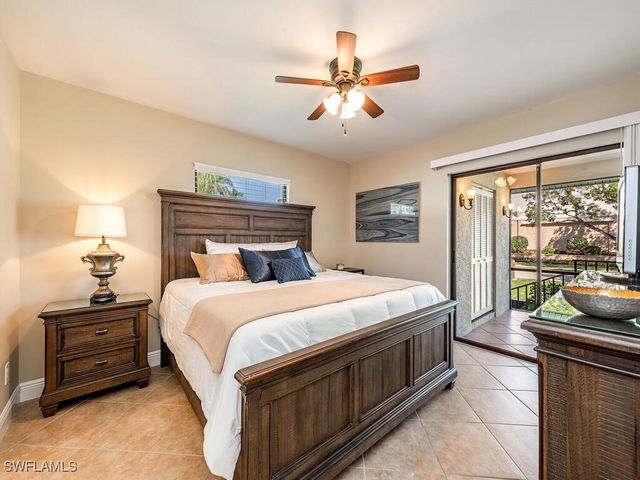 560 9th AVE S 1, Naples, FL 34102