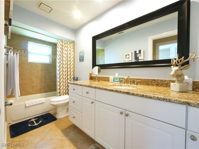 560 9th AVE S 1, Naples, FL 34102