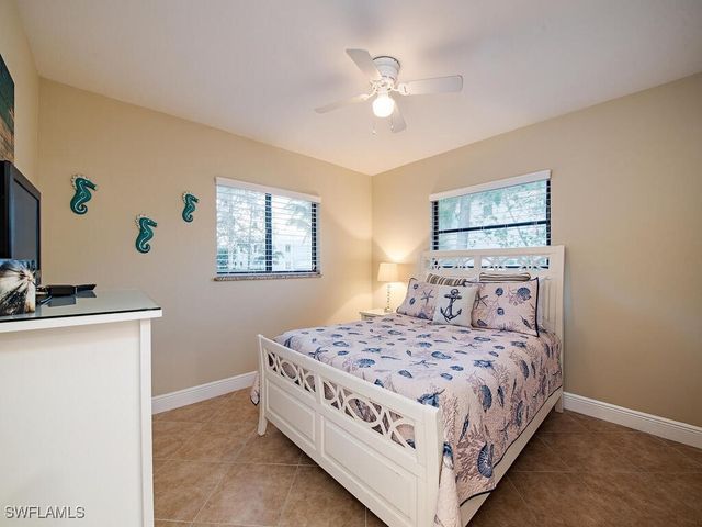 560 9th AVE S 1, Naples, FL 34102