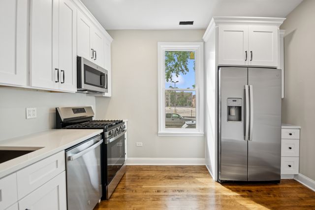 3300 N Karlov Avenue 1, Chicago, IL 60641