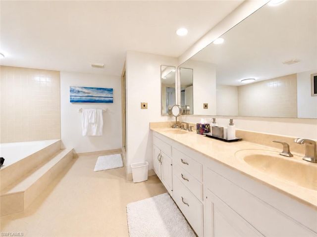 5601 Turtle Bay DR 2003, Naples, FL 34108