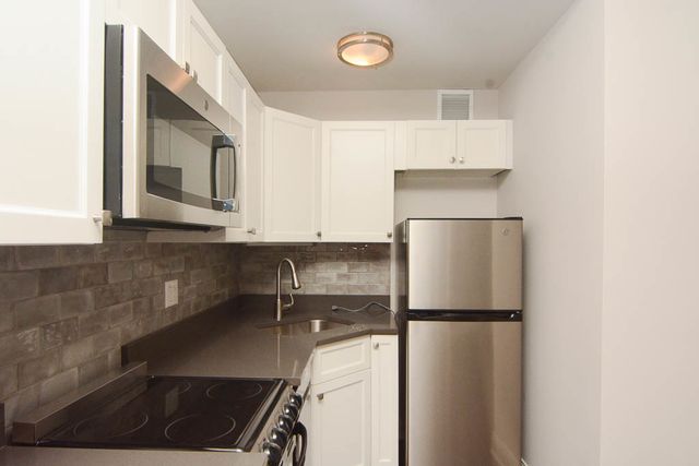640 W WRIGHTWOOD Avenue 209, Chicago, IL 60614