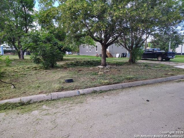 406 Patrick St, Pleasanton, TX 78064