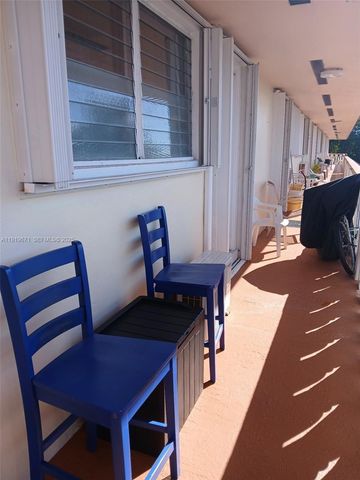 1000 SW 10th Ter 17P, Hallandale Beach, FL 33009