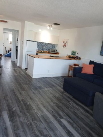 1000 SW 10th Ter 17P, Hallandale Beach, FL 33009