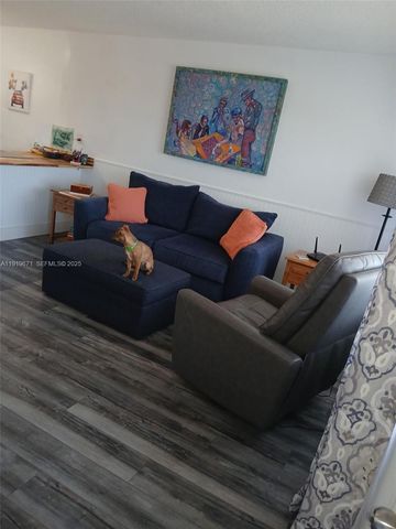 1000 SW 10th Ter 17P, Hallandale Beach, FL 33009