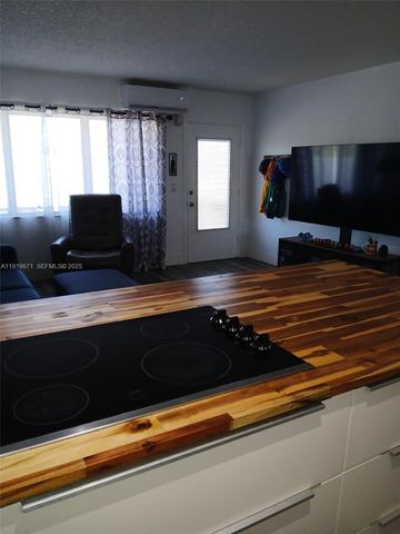 1000 SW 10th Ter 17P, Hallandale Beach, FL 33009