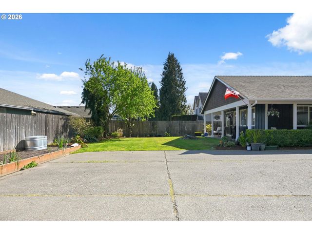624 N Pershing St, Mt Angel, OR 97362