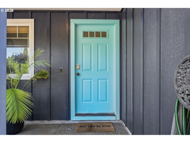 624 N Pershing St, Mt Angel, OR 97362