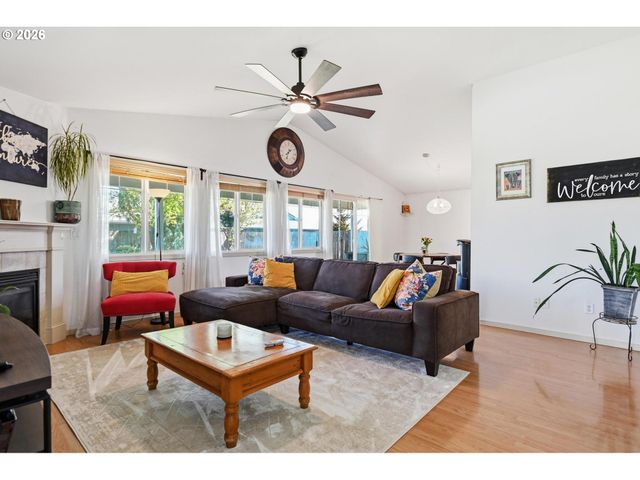 624 N Pershing St, Mt Angel, OR 97362