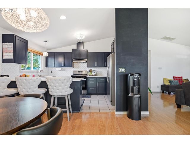 624 N Pershing St, Mt Angel, OR 97362
