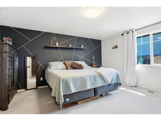 624 N Pershing St, Mt Angel, OR 97362