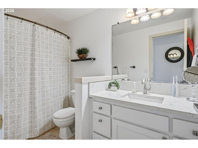 624 N Pershing St, Mt Angel, OR 97362
