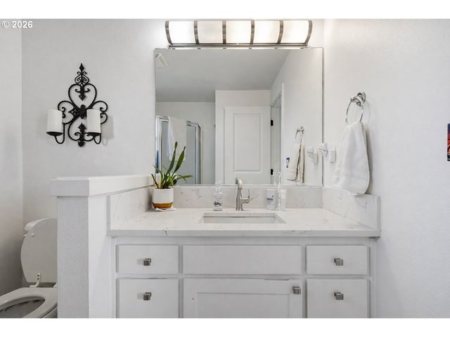 624 N Pershing St, Mt Angel, OR 97362