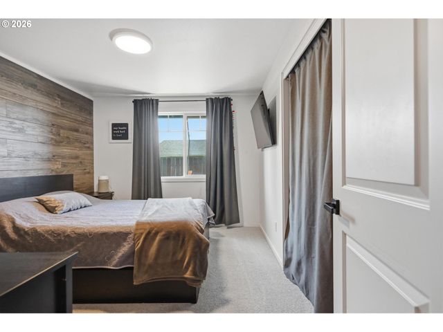 624 N Pershing St, Mt Angel, OR 97362