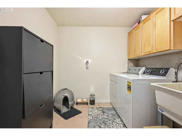 624 N Pershing St, Mt Angel, OR 97362