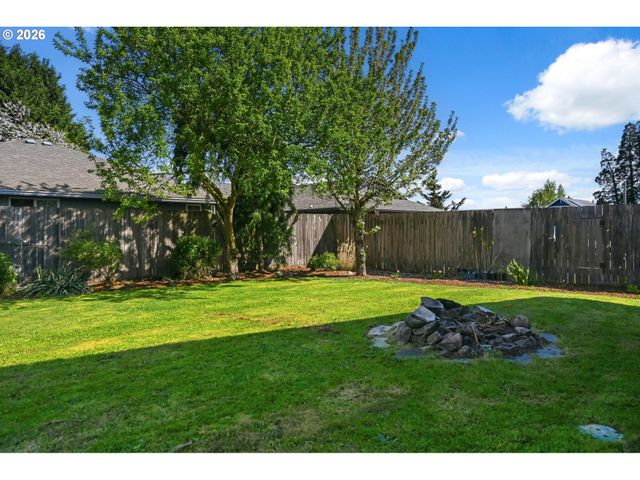 624 N Pershing St, Mt Angel, OR 97362