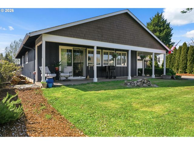 624 N Pershing St, Mt Angel, OR 97362