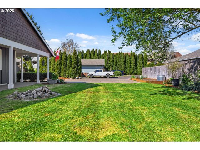 624 N Pershing St, Mt Angel, OR 97362