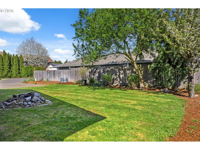 624 N Pershing St, Mt Angel, OR 97362