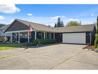 624 N Pershing St, Mt Angel, OR 97362