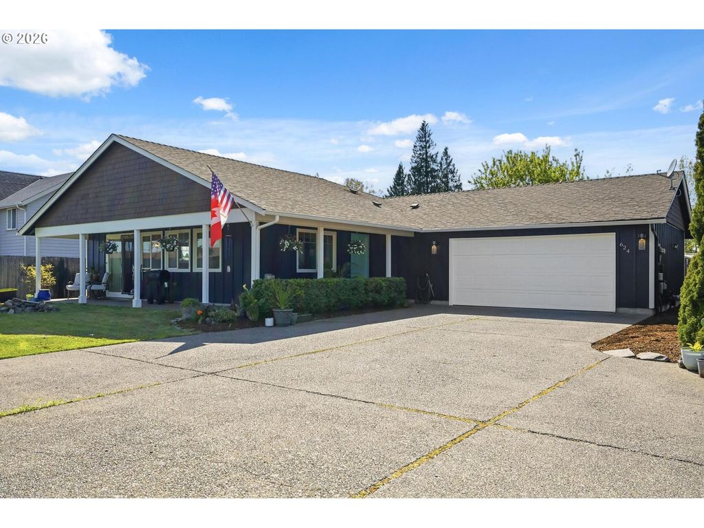 624 N Pershing St, Mt Angel, OR 97362