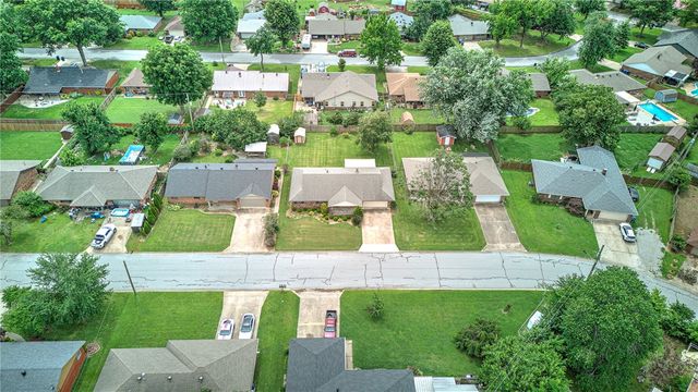1708 Lawrence Street, Bentonville, AR 72712