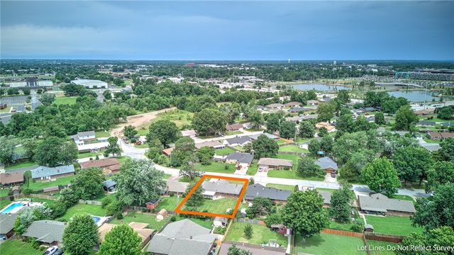 1708 Lawrence Street, Bentonville, AR 72712
