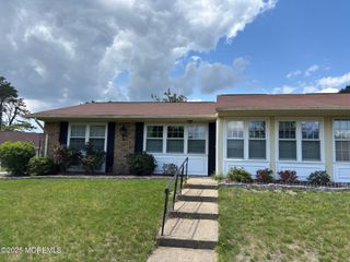 8 Edinburgh Lane, A, Manchester, NJ 08759