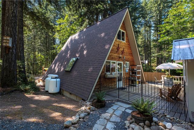 371 N Wynoochee Drive, Hoodsport, WA 98548