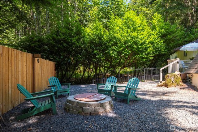 371 N Wynoochee Drive, Hoodsport, WA 98548