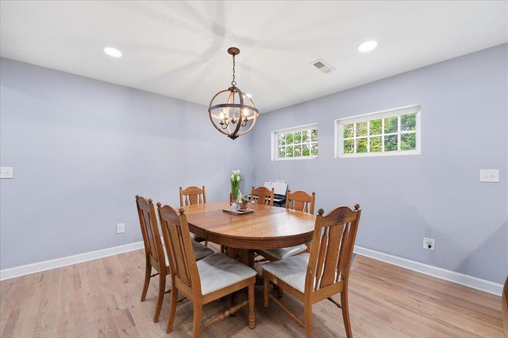 Image 10 of property listing at 400 Forest Circle, Summerville, SC 29483