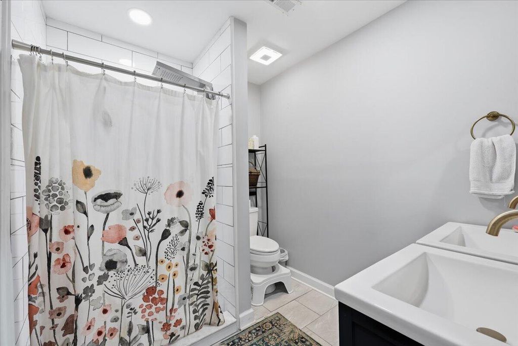 Image 19 of property listing at 400 Forest Circle, Summerville, SC 29483