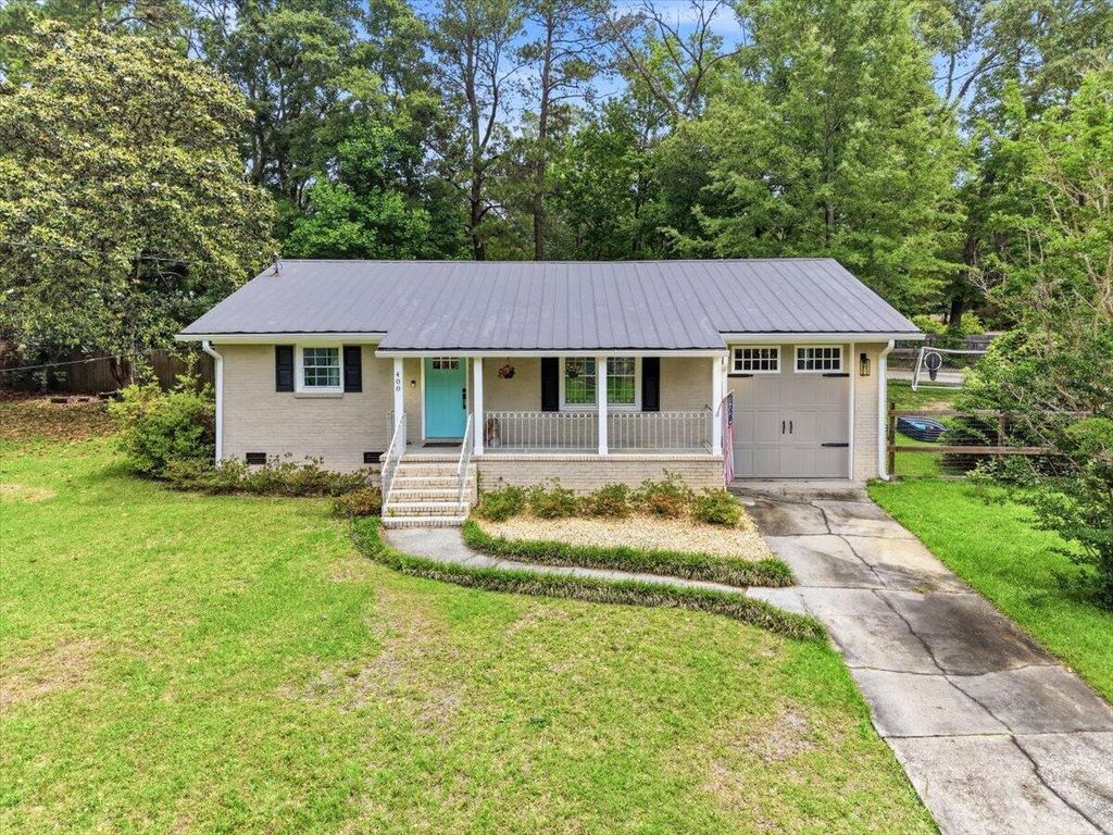 Image 2 of property listing at 400 Forest Circle, Summerville, SC 29483