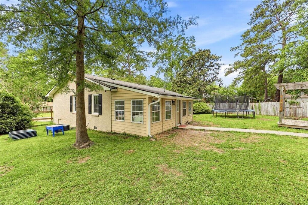 Image 26 of property listing at 400 Forest Circle, Summerville, SC 29483