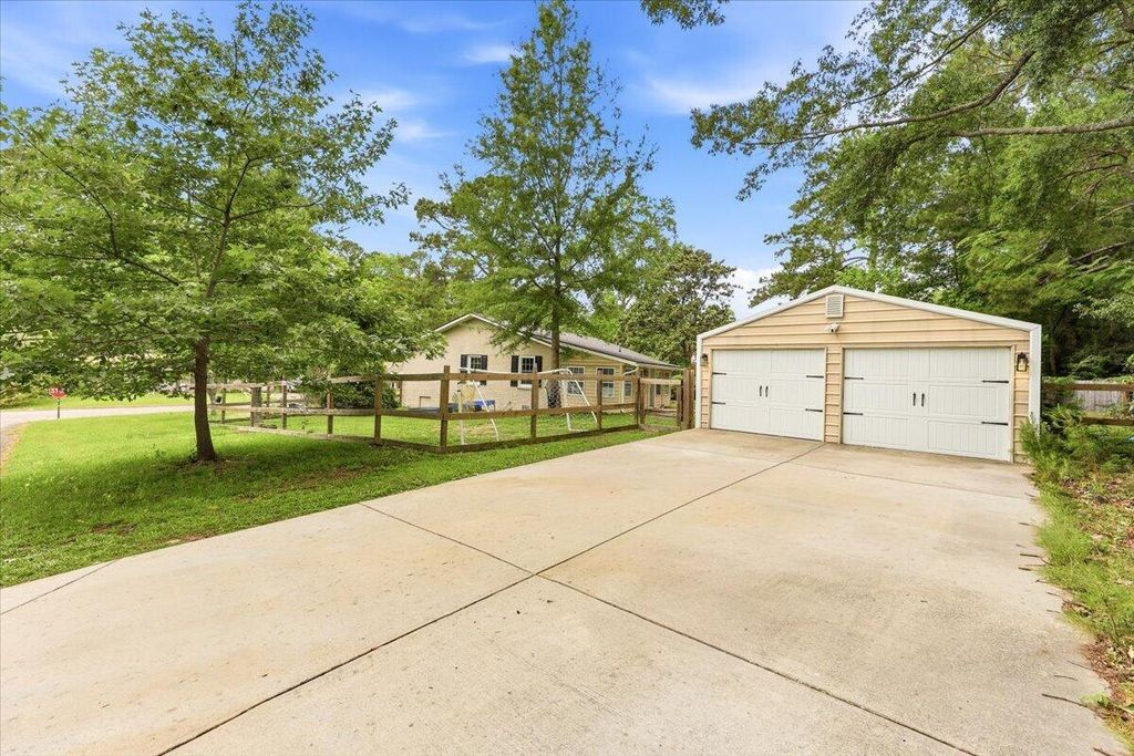Image 29 of property listing at 400 Forest Circle, Summerville, SC 29483