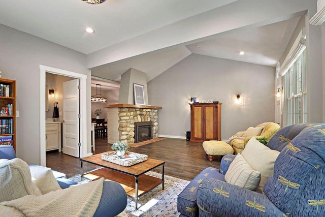 250 Waubun DRIVE, Fontana, WI 53125