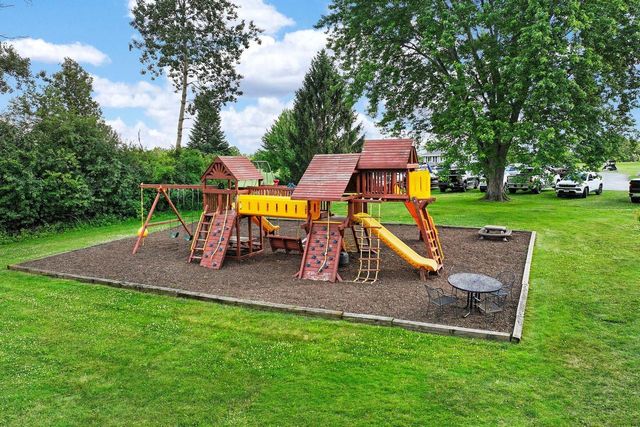 250 Waubun DRIVE, Fontana, WI 53125