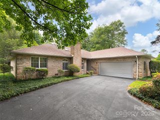 189 Cove Loop Road, Hendersonville, NC 28739