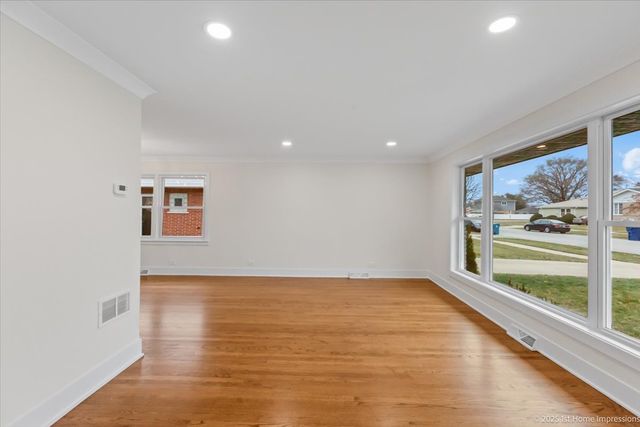 10316 Lamon Avenue, Oak Lawn, IL 60453