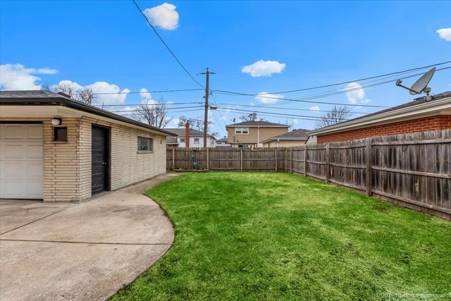 10316 Lamon Avenue, Oak Lawn, IL 60453