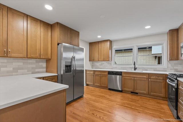 10316 Lamon Avenue, Oak Lawn, IL 60453