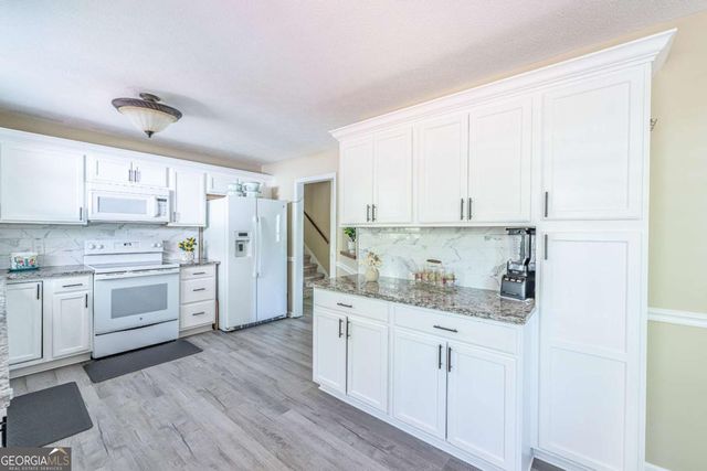 13 Greystone Lane NW, Cartersville, GA 30121