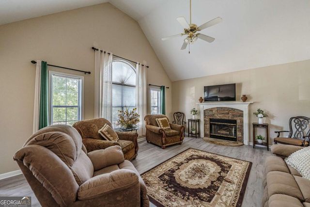 13 Greystone Lane NW, Cartersville, GA 30121