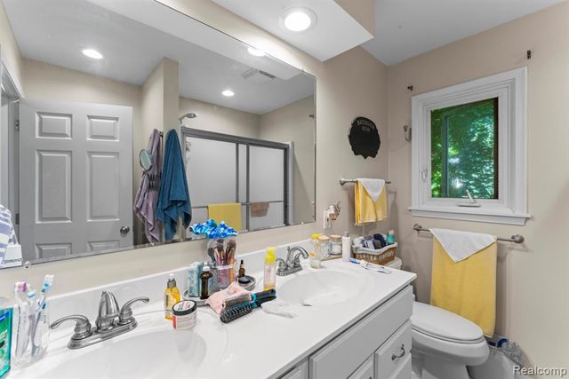 1938 Lakeview Drive, Lapeer, MI 48446