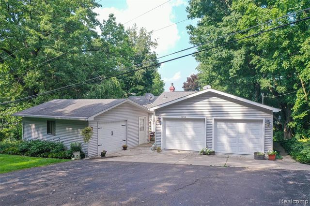 1938 Lakeview Drive, Lapeer, MI 48446