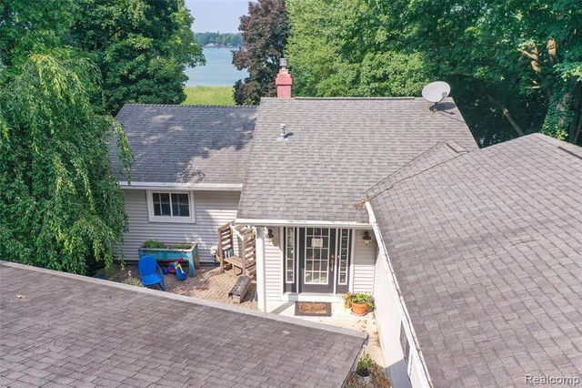 1938 Lakeview Drive, Lapeer, MI 48446