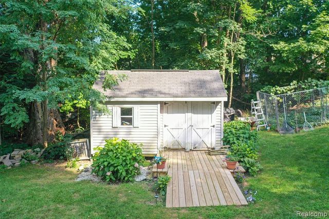 1938 Lakeview Drive, Lapeer, MI 48446