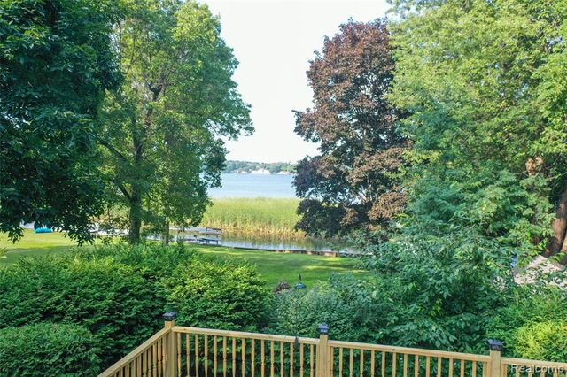 1938 Lakeview Drive, Lapeer, MI 48446