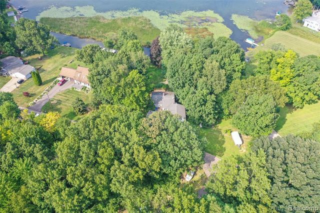 1938 Lakeview Drive, Lapeer, MI 48446